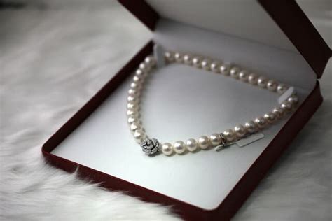 Pearl Necklace Meaning What Do Pearls Symbolize Spiritually And Origin