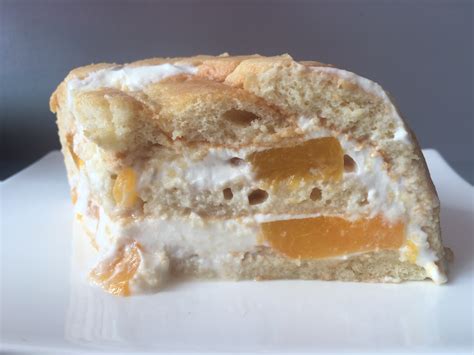 Charlotte au fromage blanc et à la pèche