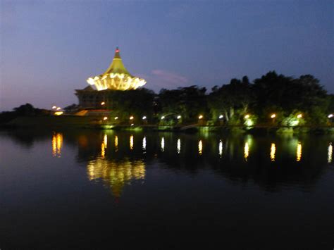 Fantastic Foto Friday: Sunset at the Riverfront in Kuching, Borneo