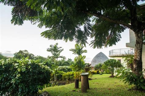 Samoan Highland Hideaway Fale Samoa Has Terrace And Secure Parking