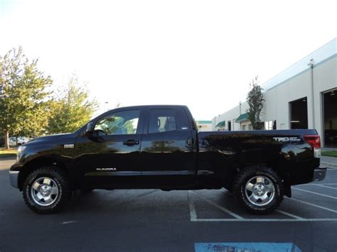 2011 Toyota Tundra Double Cab / 4X4 / TRD OFF ROAD / 1-OWNER / LIFTED