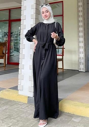 18 Inspirasi Ootd Dress Hitam Hijab Untuk Berbagai Acara