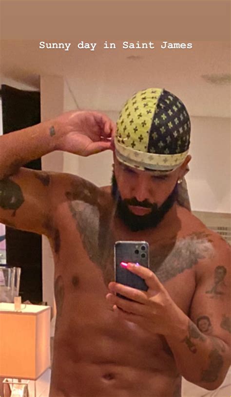 Photo Drake Shows Off His Abs In Shirtless Selfie Photo