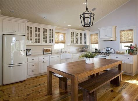Kitchen cabinets are one of the primary focal points of any kitchen design. 42 Kitchens With Vaulted Ceilings | Vaulted ceiling ...