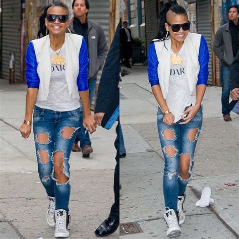 16 Ways To Wear Extremely Ripped Jeans With Big Holes