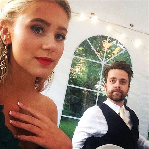 Josefine frida pettersen (born may 18, 1996) is a norwegian actress. Torstein Bakke er Josefine «Skam-Noora» Pettersens ...