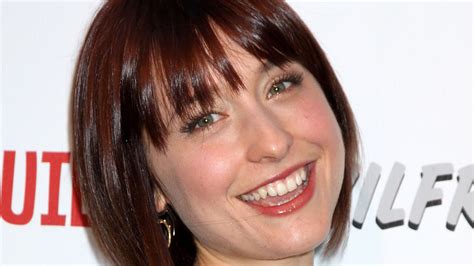 Ex Smallville Actress Allison Mack Arrested In Sex Trafficking In