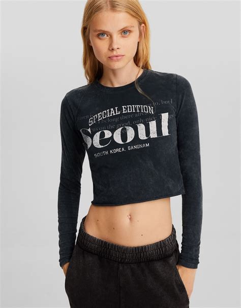 printed long sleeve cropped t shirt bsk teen bershka