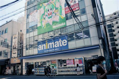 Den den town is located in nipponbashi in osaka and is known for its stores full of electronics, video game arcades and tons of anime merchandise. Den Den Town en Osaka - Un distrito para gamers y otakus