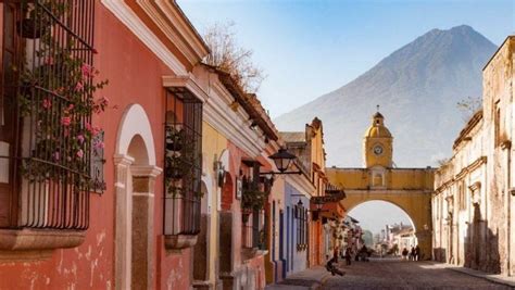 Fascículos del bicentenario ⤵️ fasciculos.muniguate.com. Antigua Guatemala es considerada una de las ciudades más ...