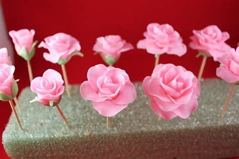 Gwens Kitchen Creations Fondant Roses Tutorial