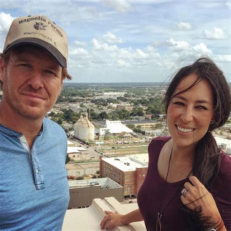 is hgtv s fixer upper fake plus more chip and joanna gaines facts closer weekly