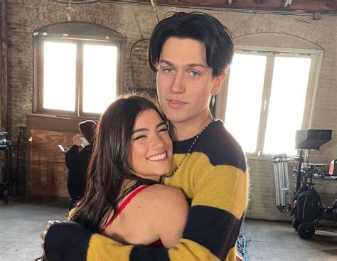 Heres Why Fans Are Convinced Charli Damelio And Chase Hudson Are Back