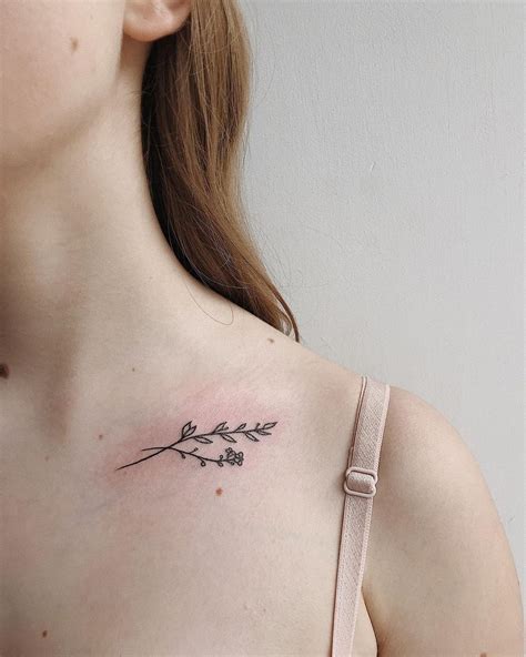 Bee Inspired By These Incredible Collarbone Tattoos Fortunate Goods