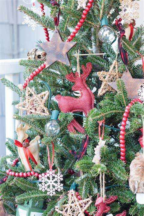 Browse though a wide variety of recipes, tips and inspiring ideas. Christmas Porch Decor Ideas to Kick Off the Holiday Season