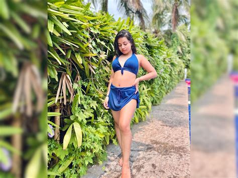 urfi javed sister dolly javed takes a dip in pool looks bold in bikini dolly javed hot photos