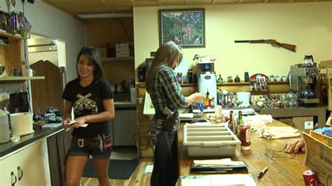 Colorado Restaurant Staff Proudly Open Carries Handguns Video Abc News