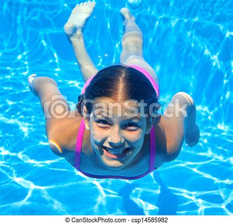 Underwater Girl The Cute Girl Swimming Underwater And Smiling Canstock