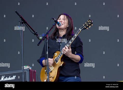 The Breeders Band 1989 Hi Res Stock Photography And Images Alamy