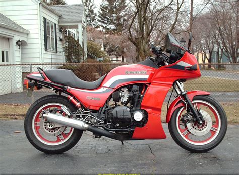 Fuel tank capacity of the kawasaki gpz500s is 18 litres. 1983 Kawasaki GPZ 1100: pics, specs and information ...