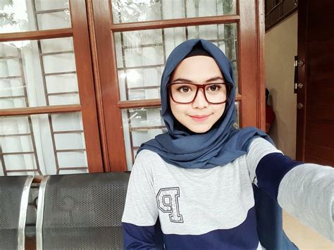 Kepada anneth delliecia, sosok pengagum rahasianya itu tidak berasal dari dunia hiburan. Ria Ricis Goda Suami Orang, Benar Tidak Yah? - Layar.id