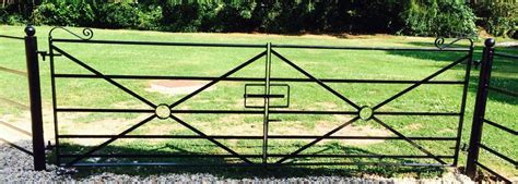 See more ideas about double gate, farm gate, farm. Double Iron Gates | Farm gate, Farm gate entrance ...