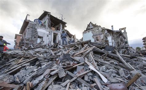 Trzęsienie Ziemi We Włoszech Nie Ma Połowy Miasta Ludzie Są Pod