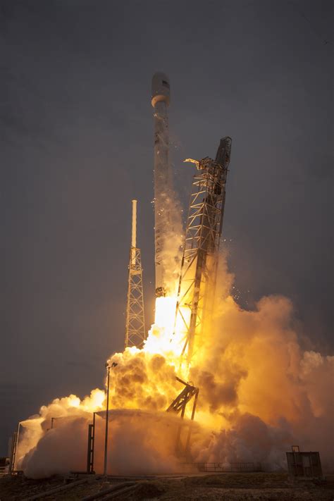 Spacex advertises falcon 9 rocket launches on its website with a $62 million price tag. Falcon 9 Becomes the First Reusable Rocket After Safely Landing Back on Earth - autoevolution