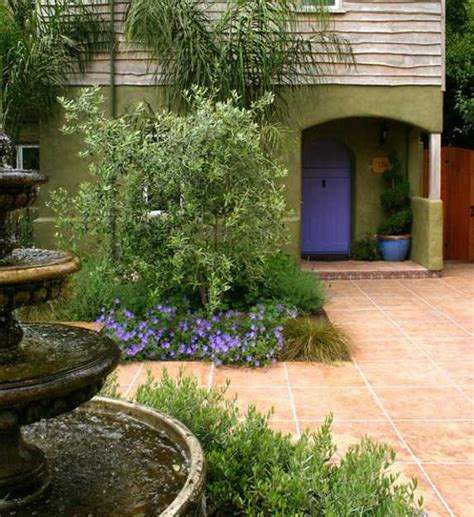 This article discusses various backyard landscaping ideas that can be used for both big and small properties. Beautiful Landscaping Ideas and Backyard Designs in ...
