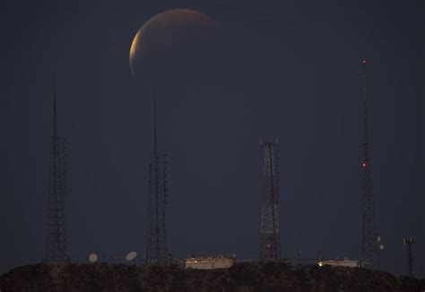 Super Blue Blood Moon Over Las Vegas — Photos Las Vegas