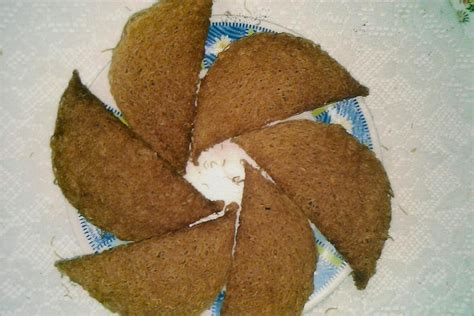 Kuih cincin diperbuat daripada gula, gula nipah/gula apong, tepung beras, minyak masak, air dan gula melaka. Kuih Cincin Sarawak - Naskah o