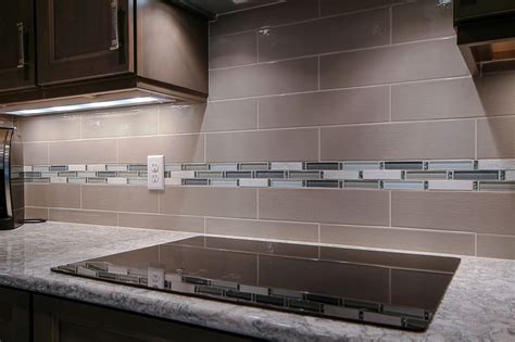 20 Subway Tile Backsplash With Accent