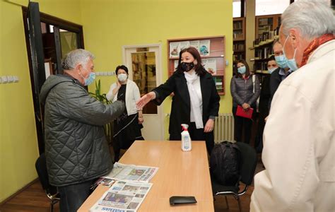 Поводом Светског дана књиге градоначелница Ужица у посети Народној библиотеци - Град Ужице