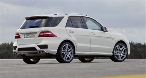 Check out the standard features and info below to find out what other shoppers think of this car. Mercedes Benz Clase ML63 AMG 2015: potencia, lujo ...