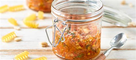 Il nostro pesto alle mandorle è un condimento semplice, gustoso e genuino, senza aglio e senza formaggio. Pesto alle mandorle, basilico e doppio concentrato di ...