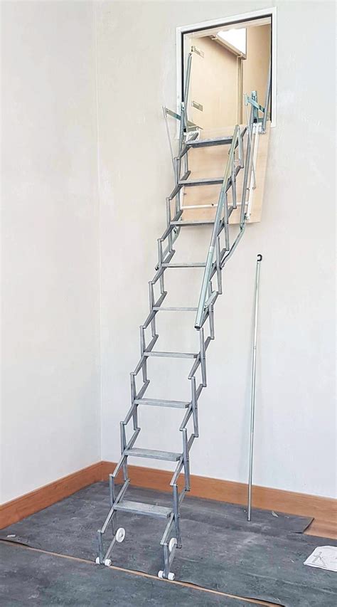 Mezzanine Stairs By Murphy Larkin Escadas Para Espaços Pequenos