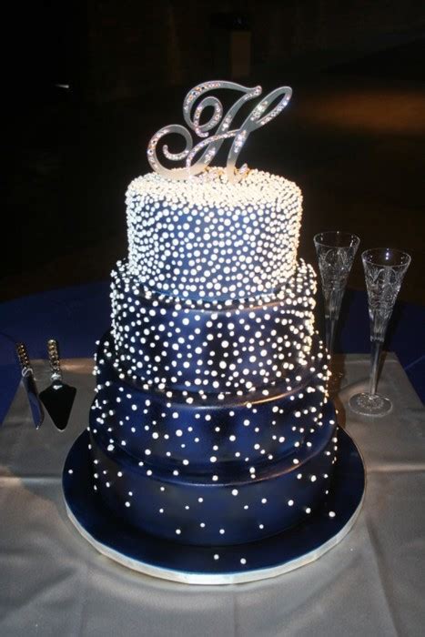 Sparkling navy blue cake | PinPoint