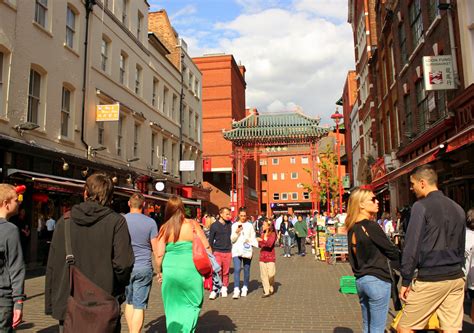 Der eingang der chinatown london (siehe bild oben) ist durch ein großes chinesisches tor markiert. A Quick Guide to London's Chinatown