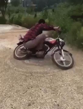 We did not find results for: Well deserved!! 🙄🤣 | Funny gifs fails, Epic fails funny ...