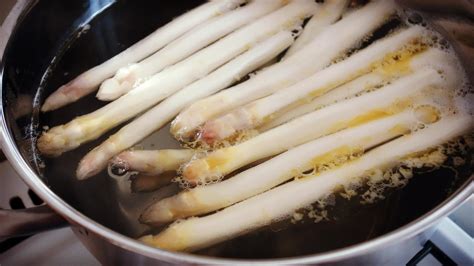 Spargel Wie lange kocht man ihn So gelingt das Gemüse garantiert