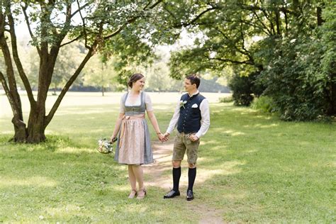 Der englische garten ist gleichbedeutend mit einer künstlerischen gestaltung der landschaft. Hochzeit im Standesamt Mandlstraße München und Englischer ...