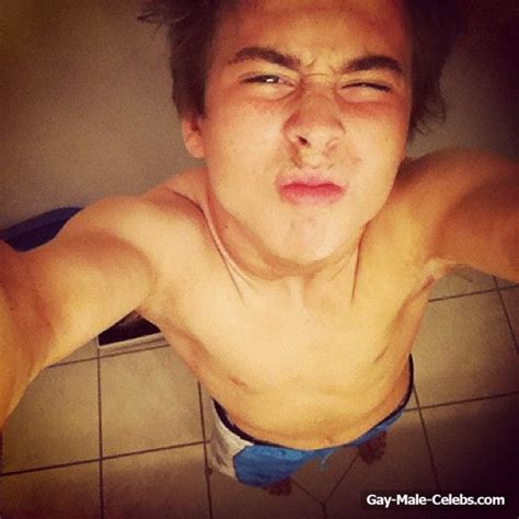Dylan Sprouse Leaked Nude And Underwear Selfie The Men Men