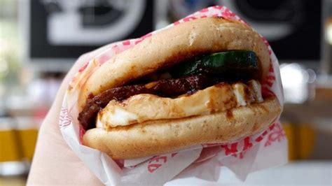 Jun 22, 2021 · ayam tanpa tulang dari kfc, bbq burger dari mcd serta sahara dessert dari subway. Menu Baru McDonald's Indonesia: Burger Nasi Goreng dan ...
