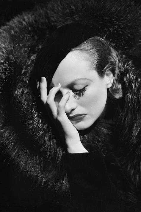 In Photos: Joan Crawford's Most Glamorous Old Hollywood Moments