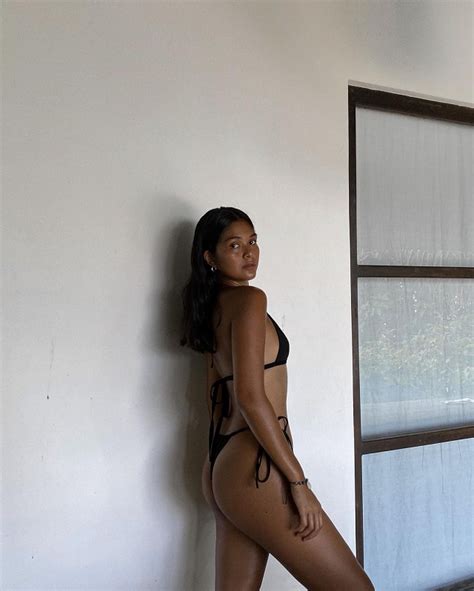 Flattering And Sexy Swimsuit Poses To Try For Instagram Preview Ph