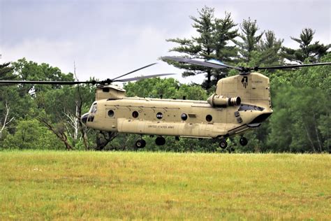 Photo Essay Illinois National Guard Chinook Helicopters Crews Support