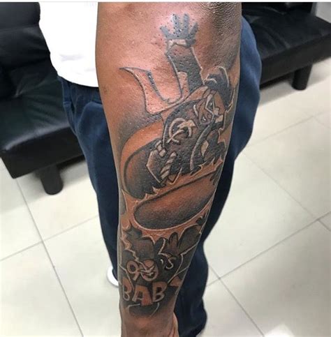 This ancient tattoo, also called a celtic cross, depicted two intertwined knots and symbolized the affection and devotion between a sailor and his lover. sick design & tattoo! ig : realtattoos #tattoos #90sbaby # ...