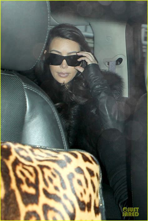Photo Kim Kardashian Autograph Signing At Lax Airport 08 Photo