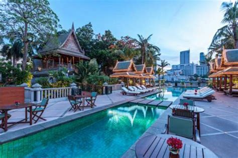 Where the signature peninsula style meets genuine thai charm, the peninsula bangkok is a truly distinct urban resort experience. The Peninsula Bangkok Hotel, Bangkok, Thailand - overview