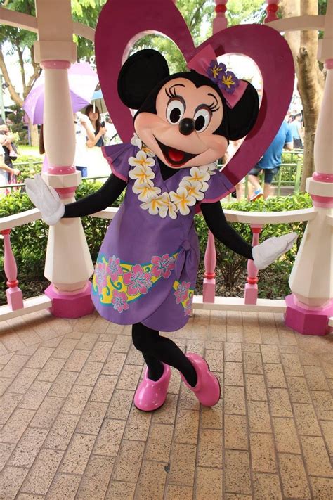 Sweet Minnie Mouse At Disneyland Paris Walt Disney Disney Now Disney